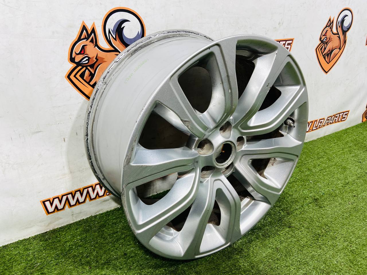 LR084668 Wheel drive R18 RANGE ROVER EVOQUE (L538) 2011-2018 Used cost 300 € in stock 3 pcs.