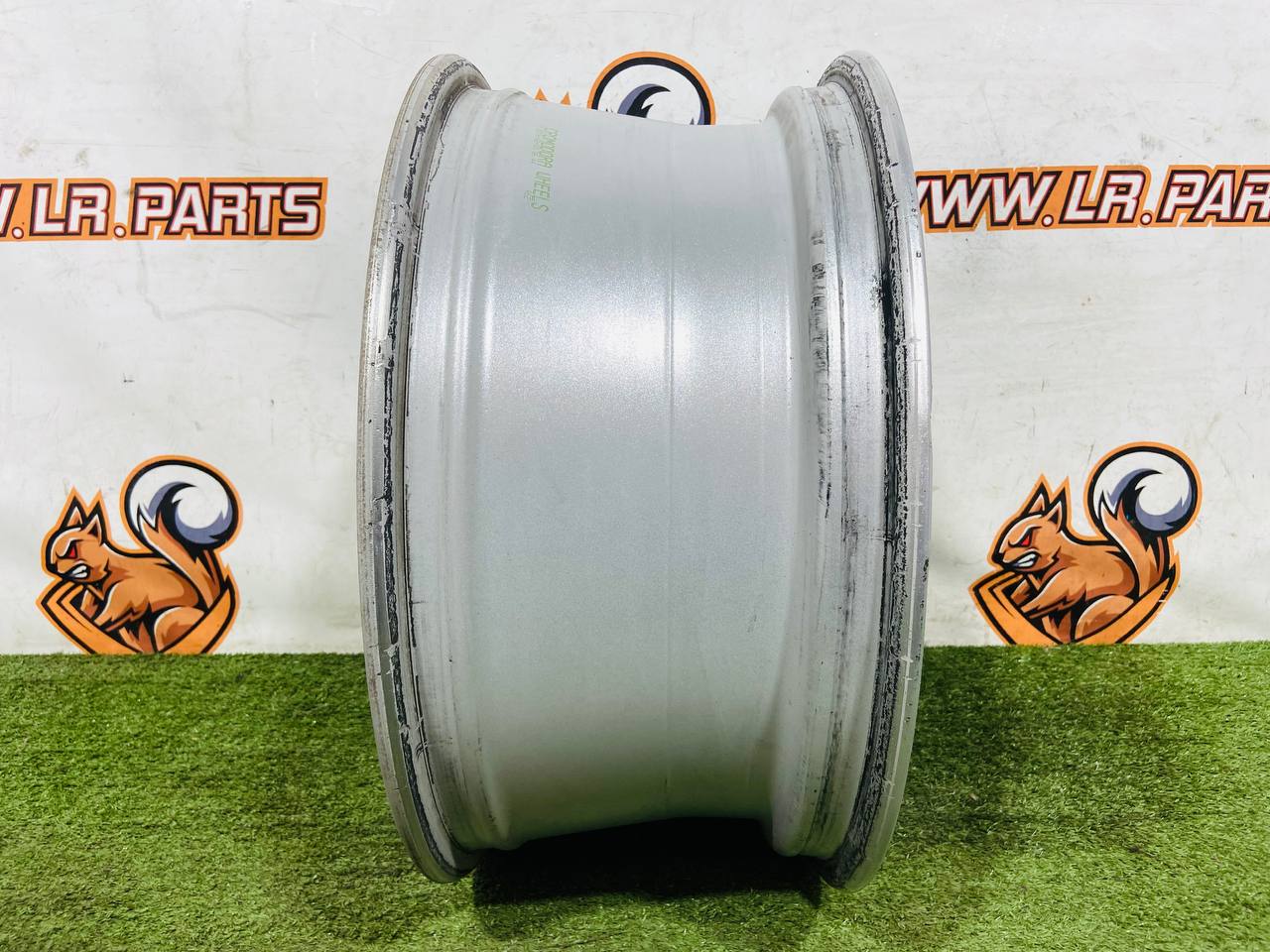 LR084668 Wheel drive R18 RANGE ROVER EVOQUE (L538) 2011-2018 Used cost 300 € in stock 3 pcs.