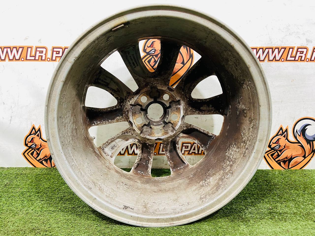 LR084668 Wheel drive R18 RANGE ROVER EVOQUE (L538) 2011-2018 Used cost 300 € in stock 3 pcs.