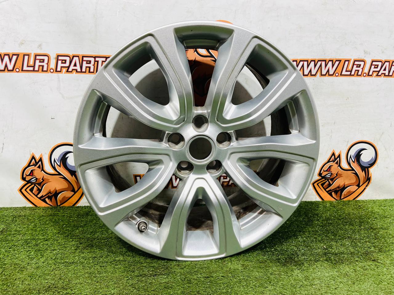 LR084668 Wheel drive R18 RANGE ROVER EVOQUE (L538) 2011-2018 Used cost 300 € in stock 3 pcs.