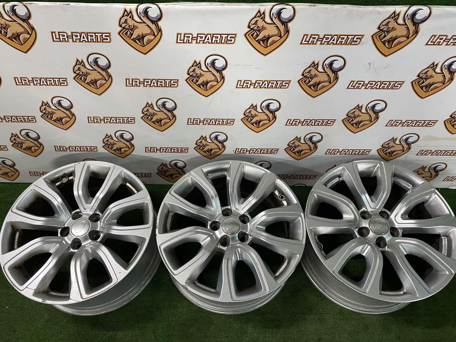 LR084668 Wheel drive R18 RANGE ROVER EVOQUE (L538) 2011-2018 Used cost 300 € in stock 3 pcs.