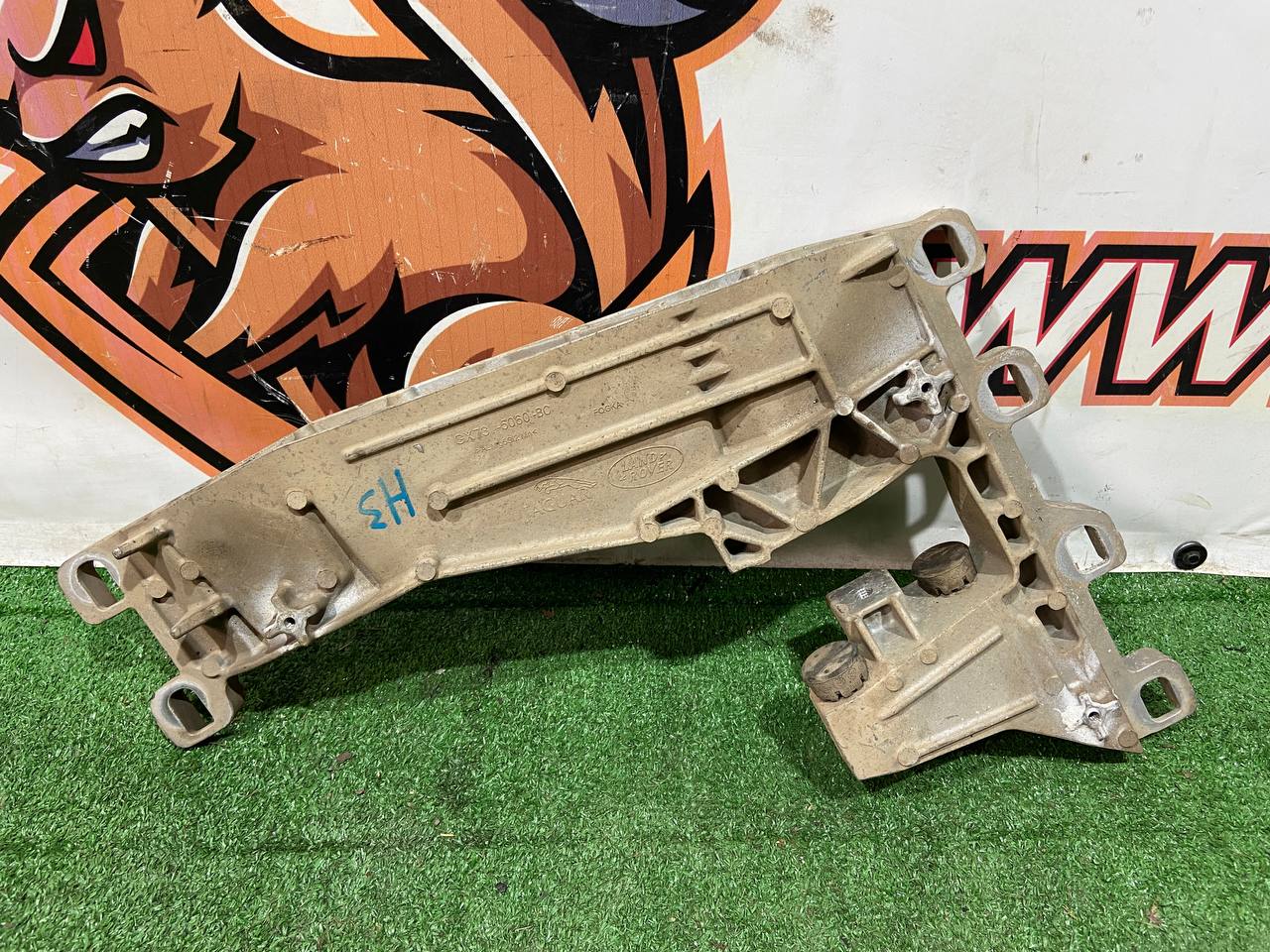 LR090486 Bracket 3.0 automatic transmission Range Rover Velar L560 (2018-) used cost 150 € in stock 3 pcs.