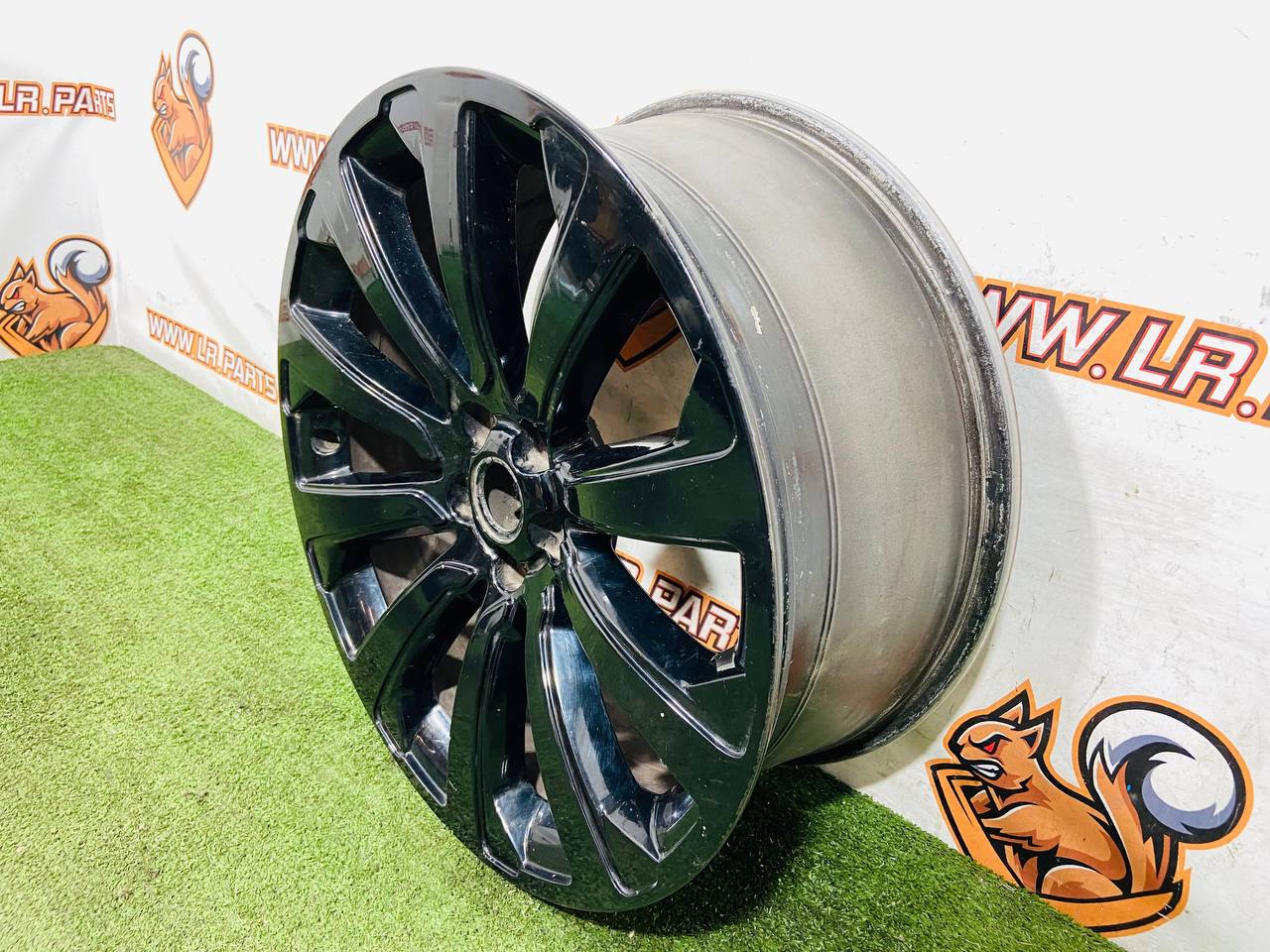 LR091540 Wheel rim 8.5*20/5 Range Rover Velar L560 (2018-) Used - Image 22