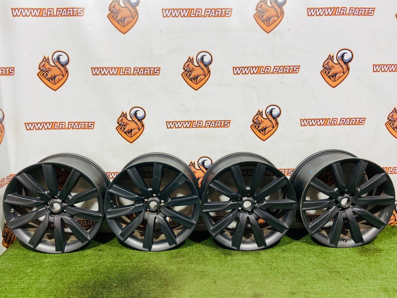 LR091542 Wheel rim 8.5*21 Straight Satin Dark Grey Range Rover Velar L560 (2018-) Used cost € in stock 4 pcs.