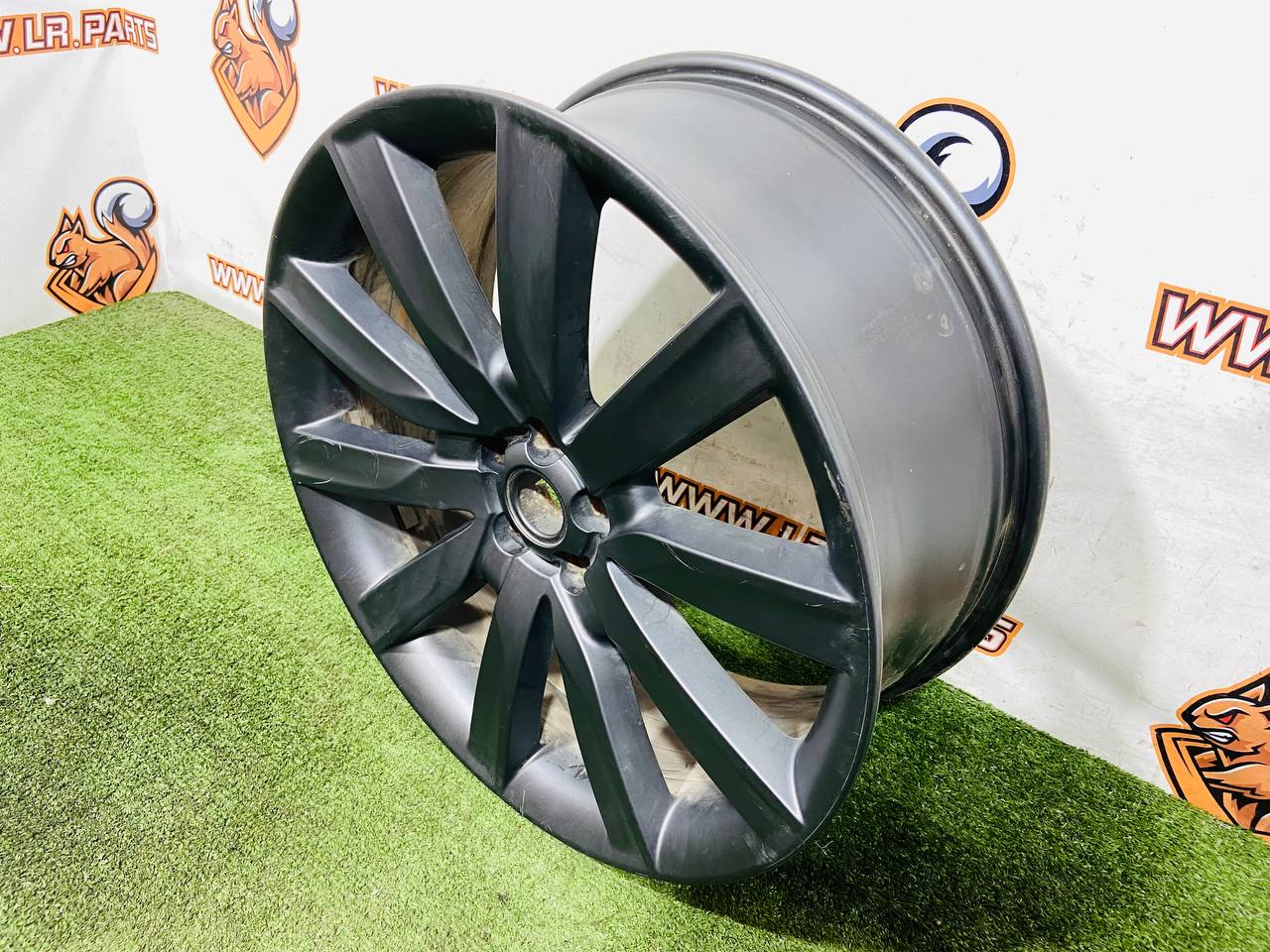 LR091542 Wheel rim 8.5*21 Straight Satin Dark Grey Range Rover Velar L560 (2018-) Used - Image 13