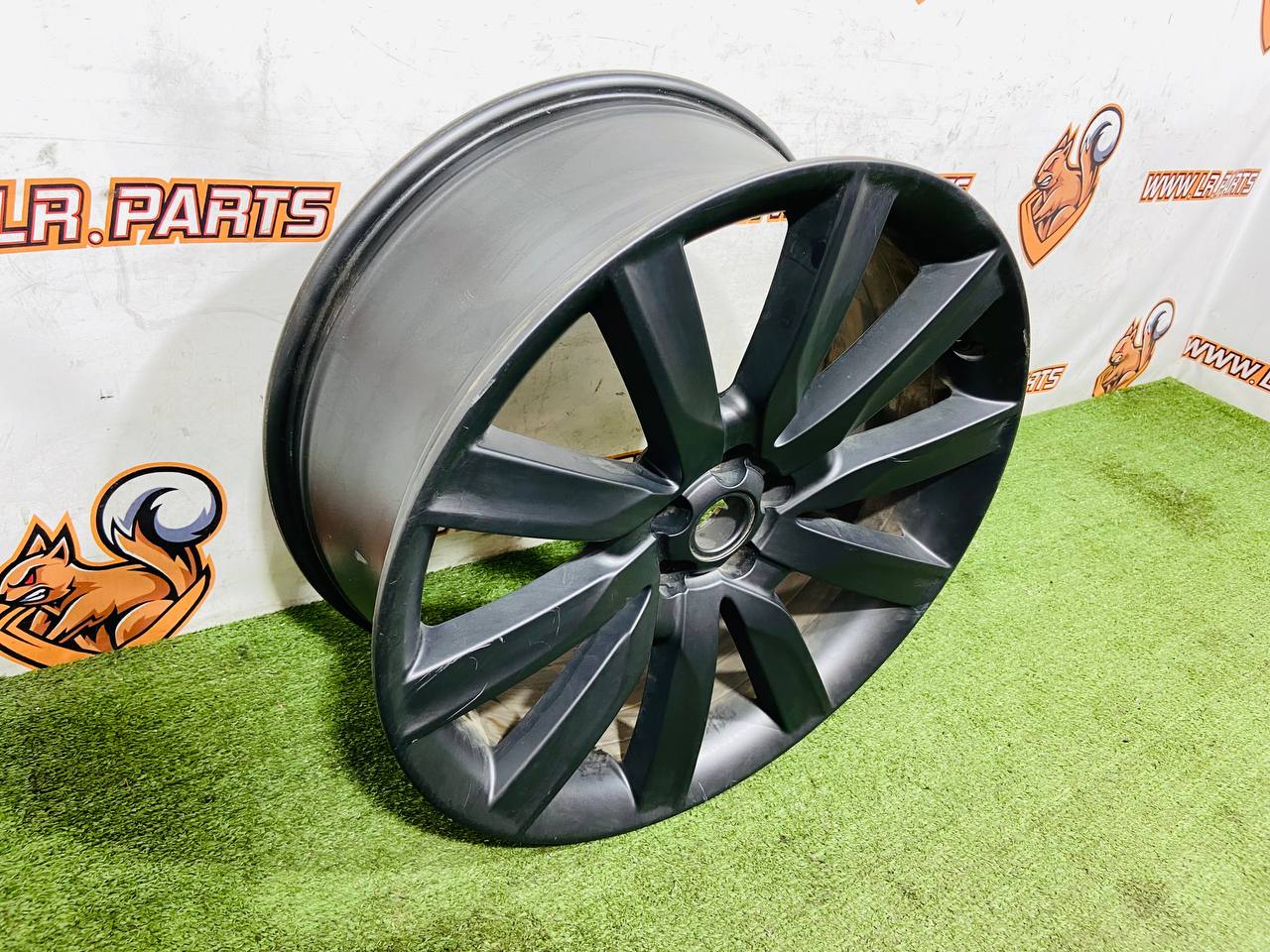 LR091542 Wheel rim 8.5*21 Straight Satin Dark Grey Range Rover Velar L560 (2018-) Used - Image 14