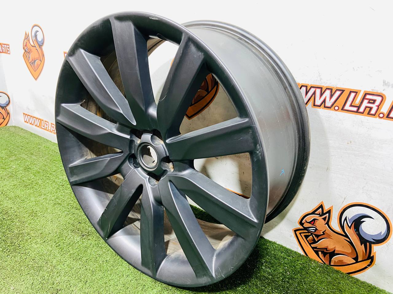 LR091542 Wheel rim 8.5*21 Straight Satin Dark Grey Range Rover Velar L560 (2018-) Used - Image 21