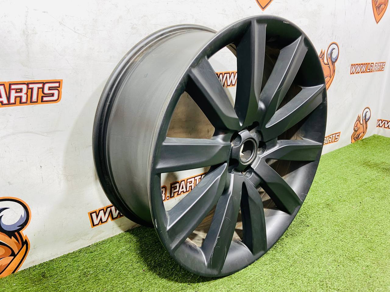 LR091542 Wheel rim 8.5*21 Straight Satin Dark Grey Range Rover Velar L560 (2018-) Used - Image 22