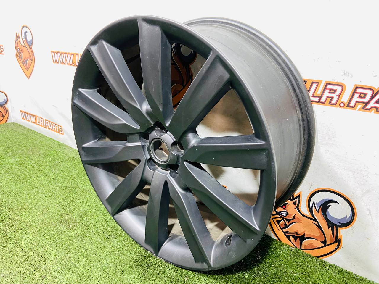 LR091542 Wheel rim 8.5*21 Straight Satin Dark Grey Range Rover Velar L560 (2018-) Used - Image 30