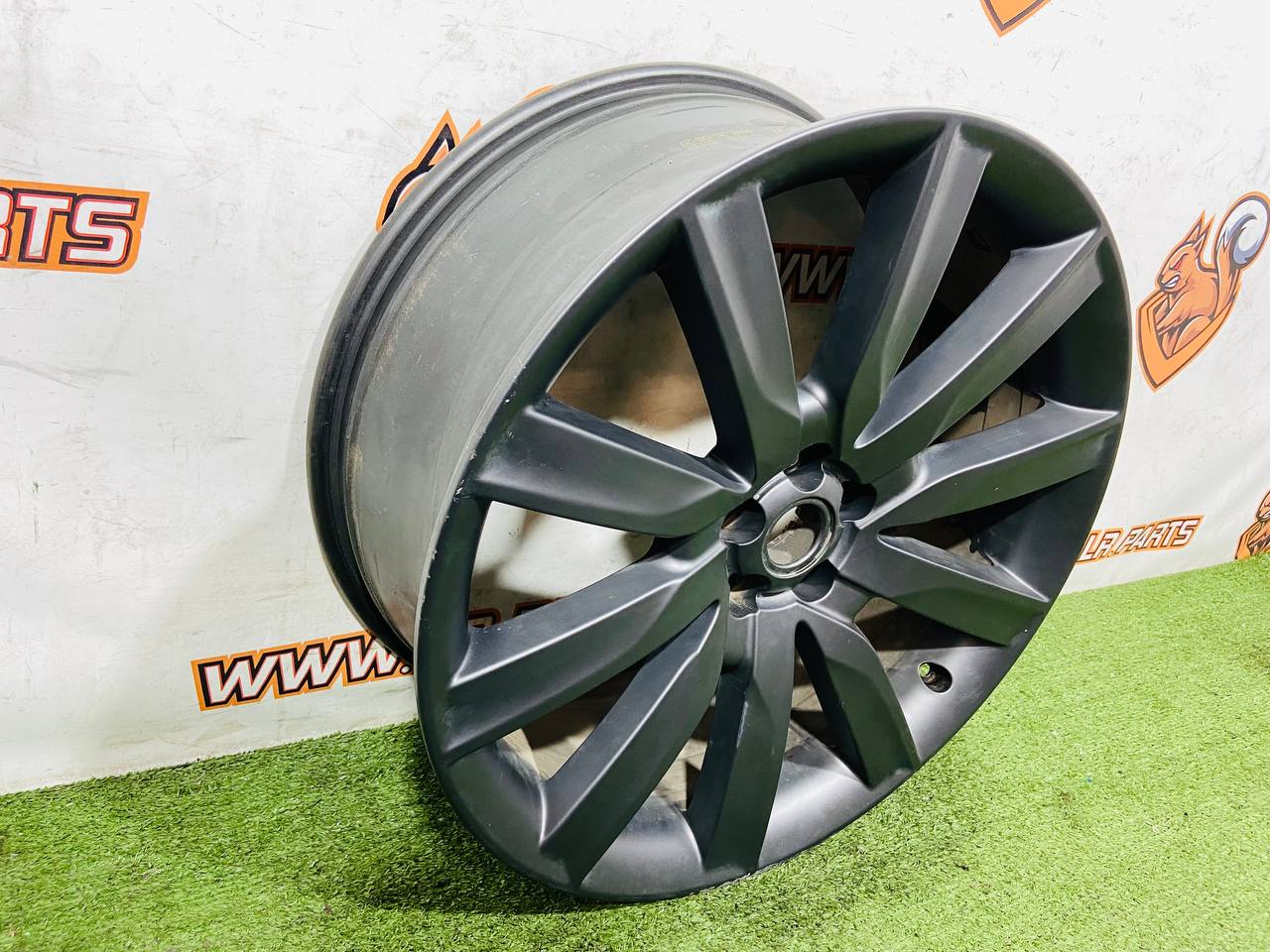 LR091542 Wheel rim 8.5*21 Straight Satin Dark Grey Range Rover Velar L560 (2018-) Used - Image 31