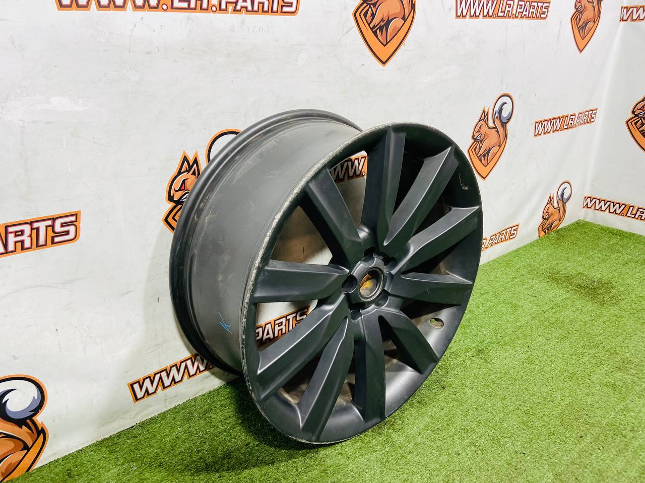 LR091542 Wheel rim 8.5*21 Straight Satin Dark Grey Range Rover Velar L560 (2018-) Used cost € in stock 4 pcs.