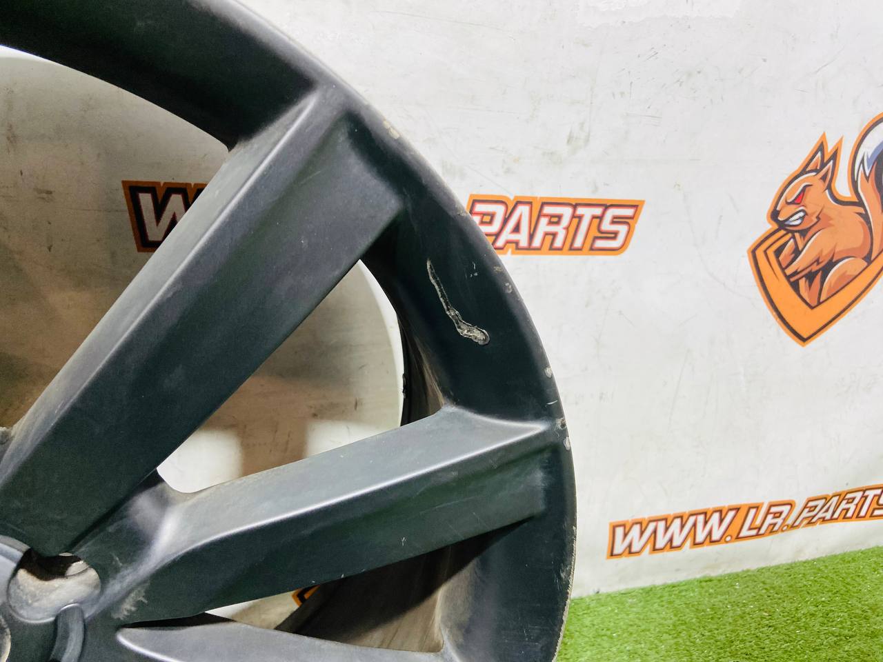 LR091542 Wheel rim 8.5*21 Straight Satin Dark Grey Range Rover Velar L560 (2018-) Used cost € in stock 4 pcs.