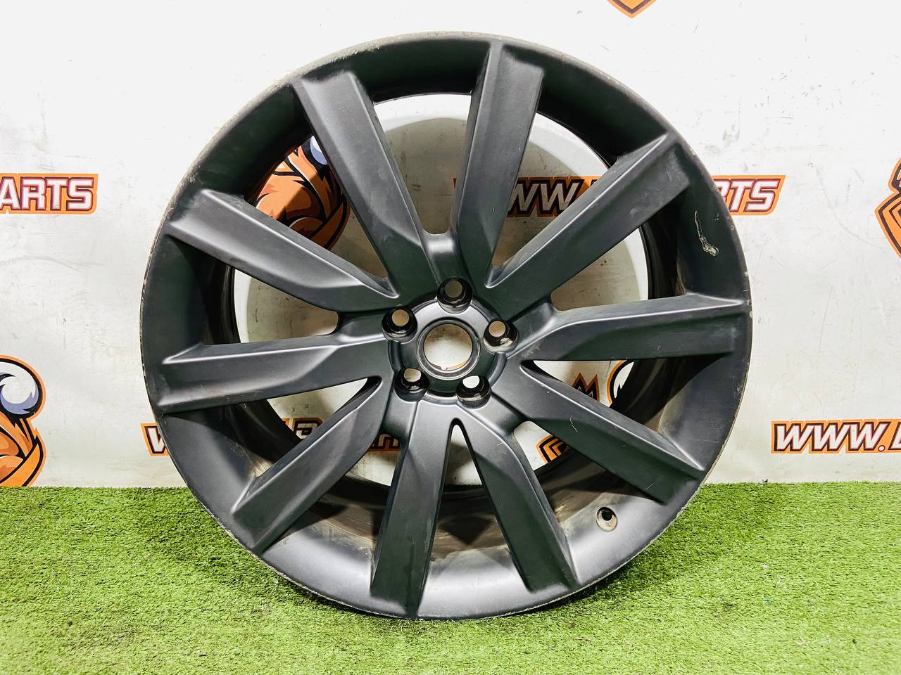 LR091542 Wheel rim 8.5*21 Straight Satin Dark Grey Range Rover Velar L560 (2018-) Used cost € in stock 4 pcs.