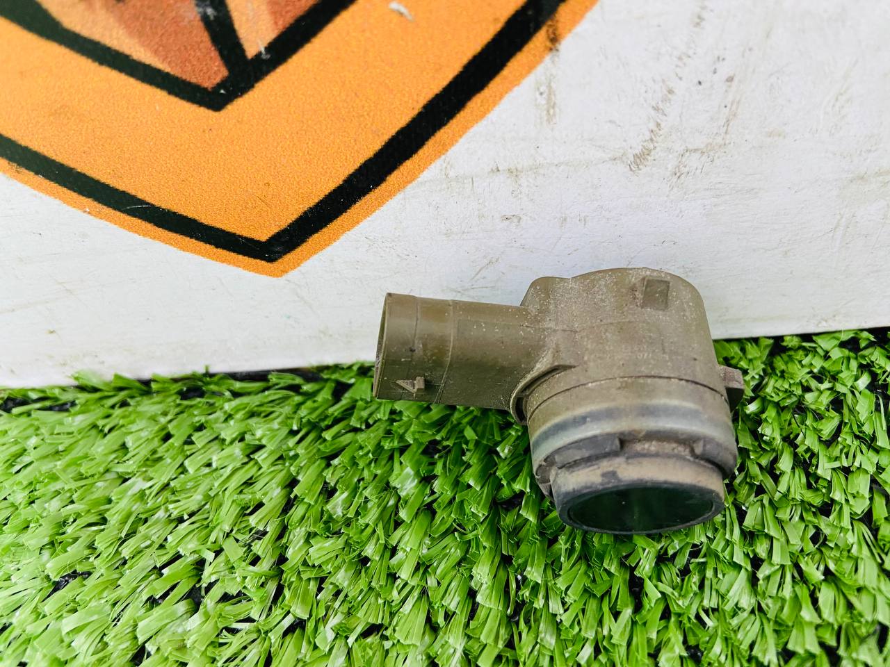 LR093753 Parktronic sensor front/rear Range Rover Velar L560 (2018-) Used - Image 15