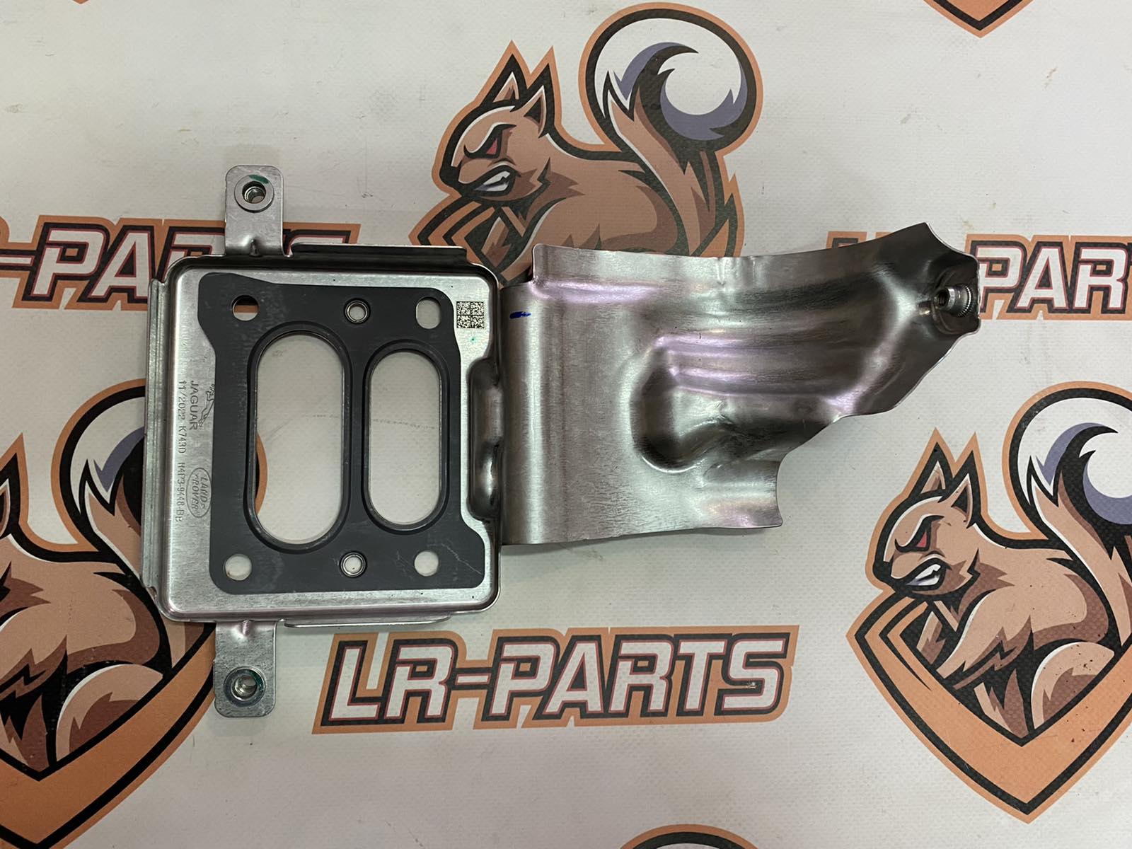 LR094404 Gasket of the exhaust manifold and turbine with a heat shield 2.0 petrol AJ200 Land Rover Discovery Sport L550, Evogue cost 35 € in stock 1 pcs.