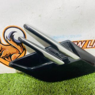 LR098785 Right wing molding (grille) Atlas Range Rover Sport L494 (2013-2023) Used cost € in stock 1 pcs.
