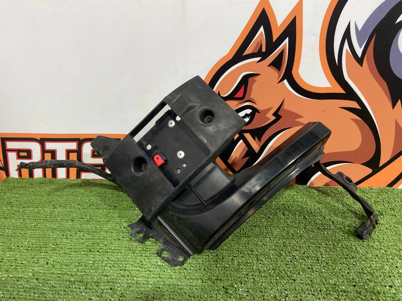 LR099648 Bumper mounting bracket right Range Rover Evoque L538 (2012-2018) Used cost 15 € in stock 4 pcs.
