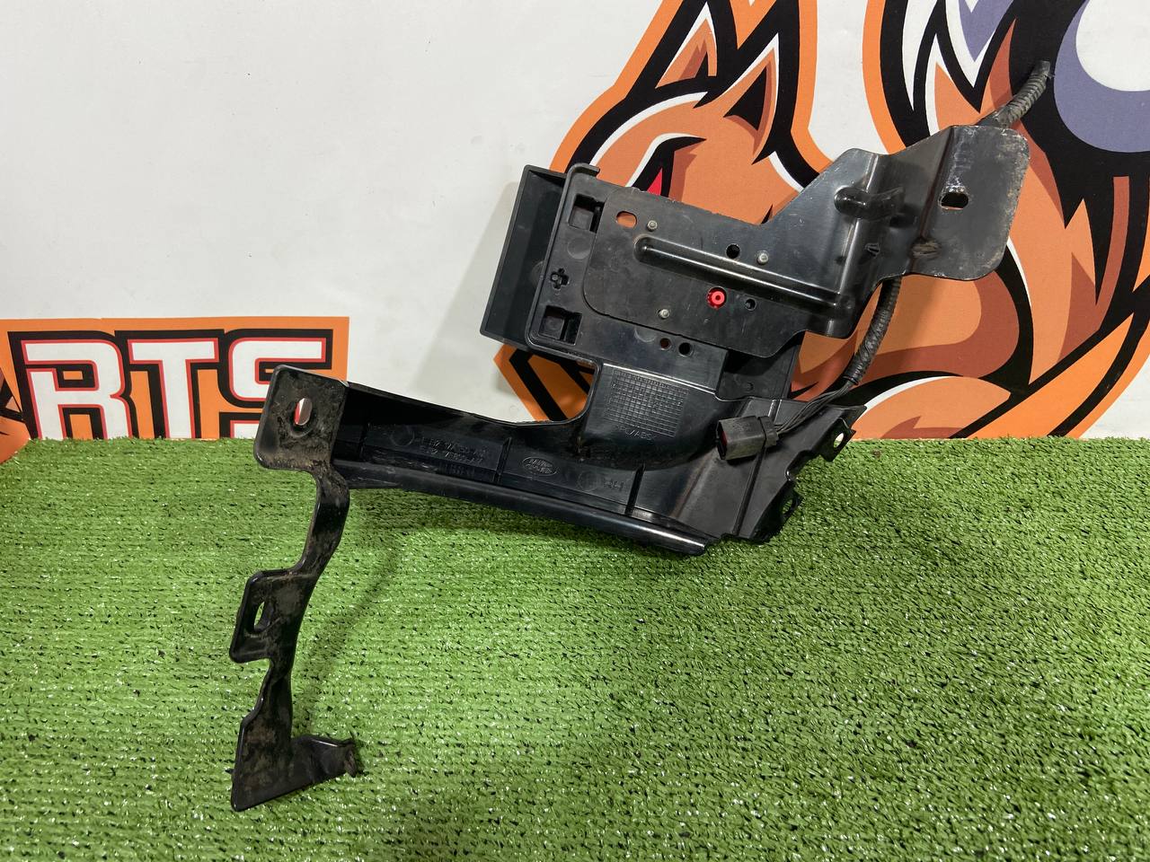 LR099648 Bumper mounting bracket right Range Rover Evoque L538 (2012-2018) Used cost 15 € in stock 4 pcs.