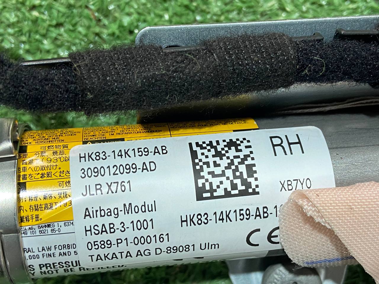 LR106220 Right side curtain airbag Range Rover Velar L560 (2018-) Used - Image 16