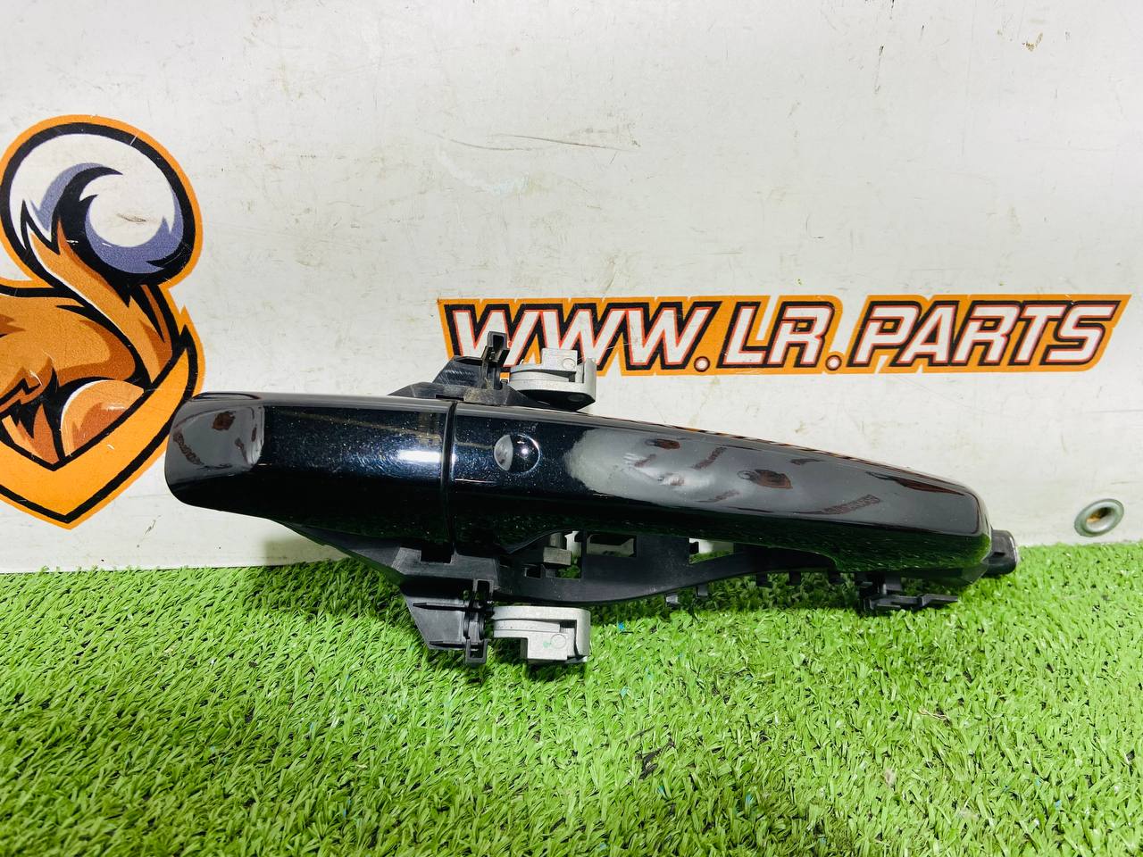 LR108185 Exterior door handle assembly for Land Rover Discovery 5 L462 (2017-) used cost € in stock 20 pcs.