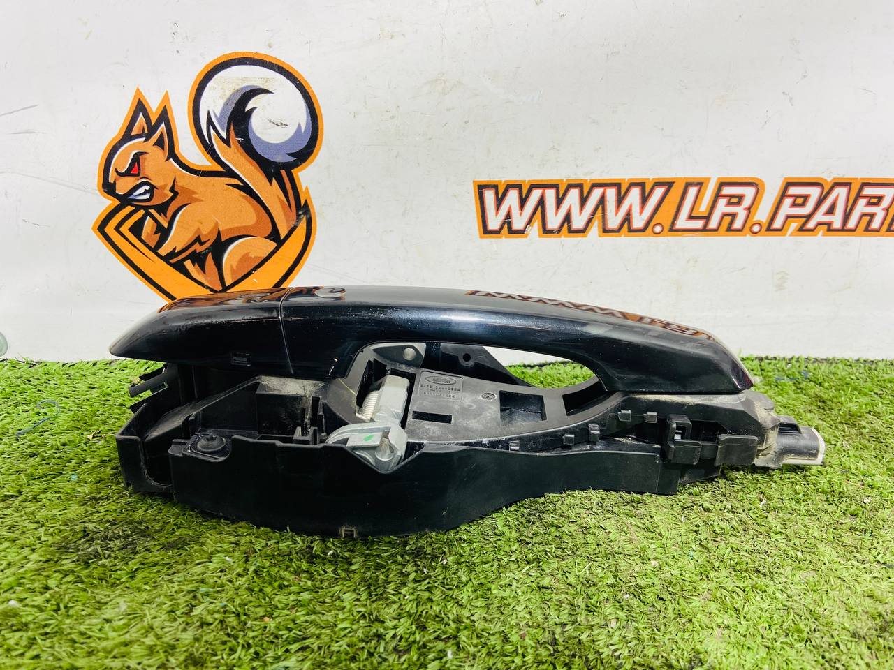 LR108185 Exterior door handle assembly for Land Rover Discovery 5 L462 (2017-) used cost € in stock 20 pcs.