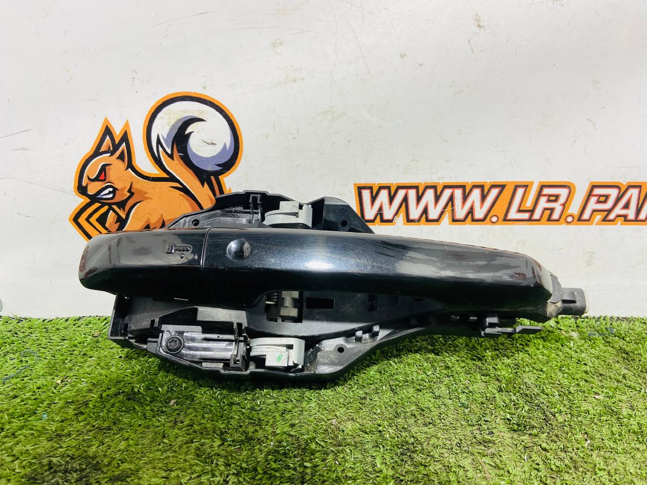 LR108185 Exterior door handle assembly for Land Rover Discovery 5 L462 (2017-) used cost € in stock 20 pcs.