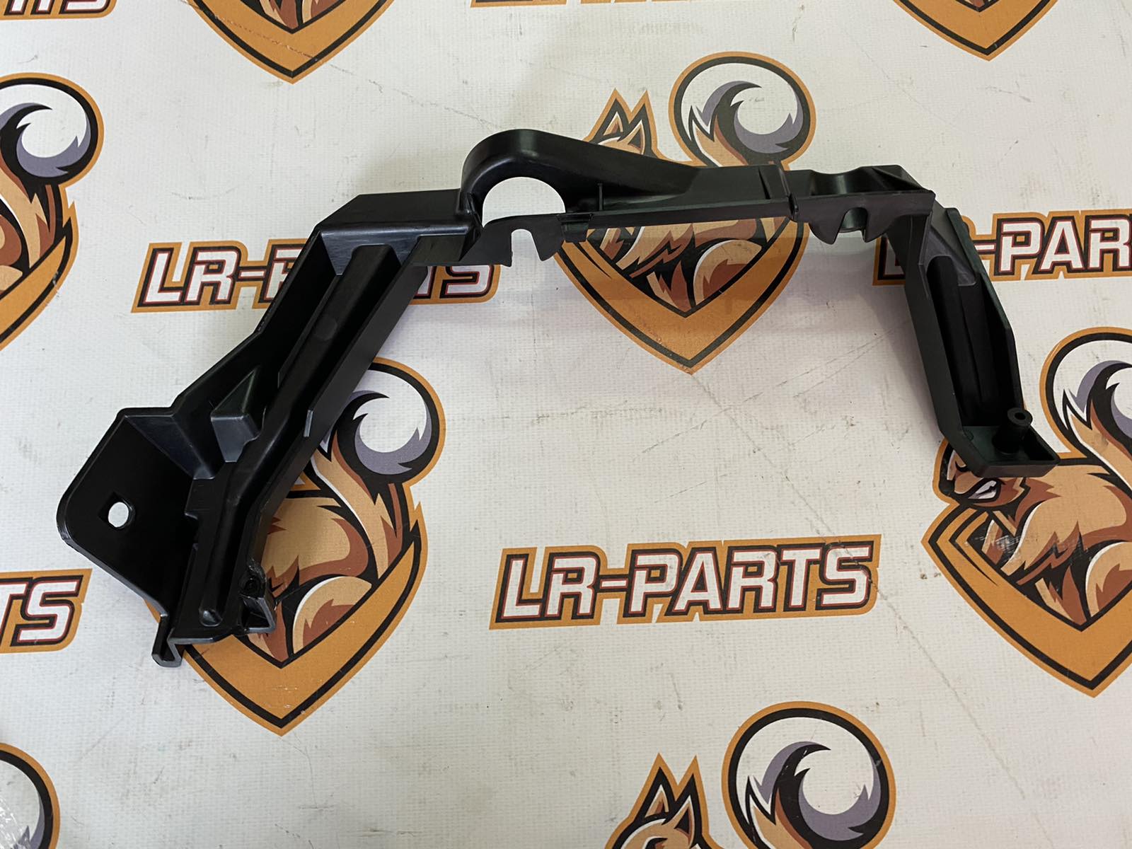 LR114023 Rear bumper bracket right Land Rover L405 2018- cost 27 € in stock 1 pcs.