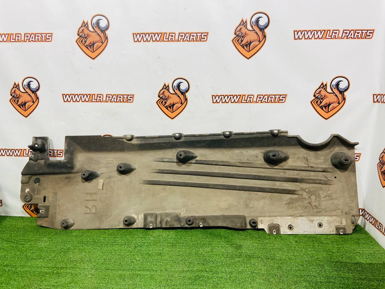 LR114170 Right underbody protection Range Rover Evoque New L551 (2019-) Used cost 120 € in stock 3 pcs.