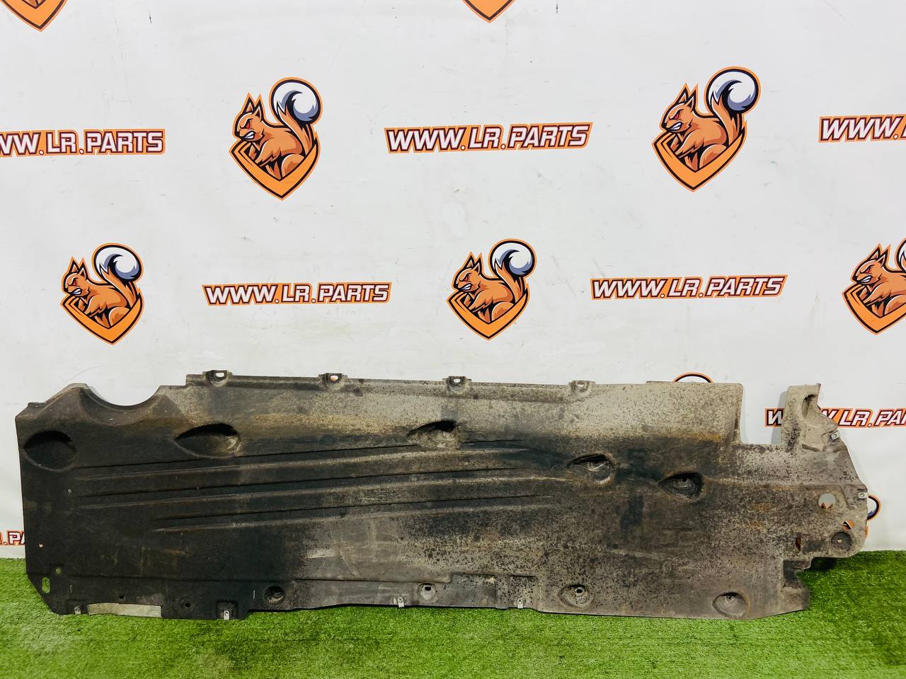 LR114170 Right underbody protection Range Rover Evoque New L551 (2019-) Used cost 120 € in stock 3 pcs.