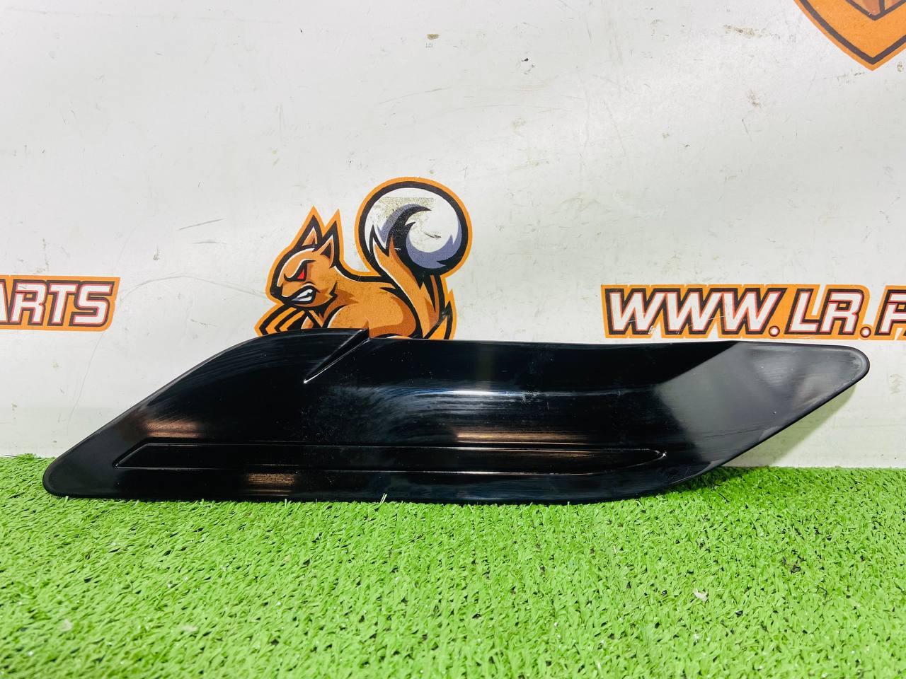 LR114464 Hood air intake right Range Rover Evoque New L551 (2019-) USED cost 110 € in stock 1 pcs.