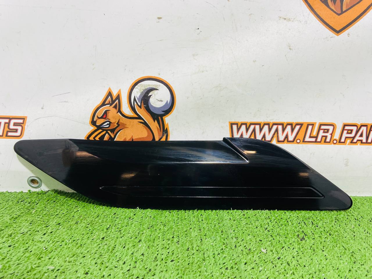 LR114466 Hood air intake left Range Rover Evoque New L551 (2019-) USED cost 60 € in stock 1 pcs.