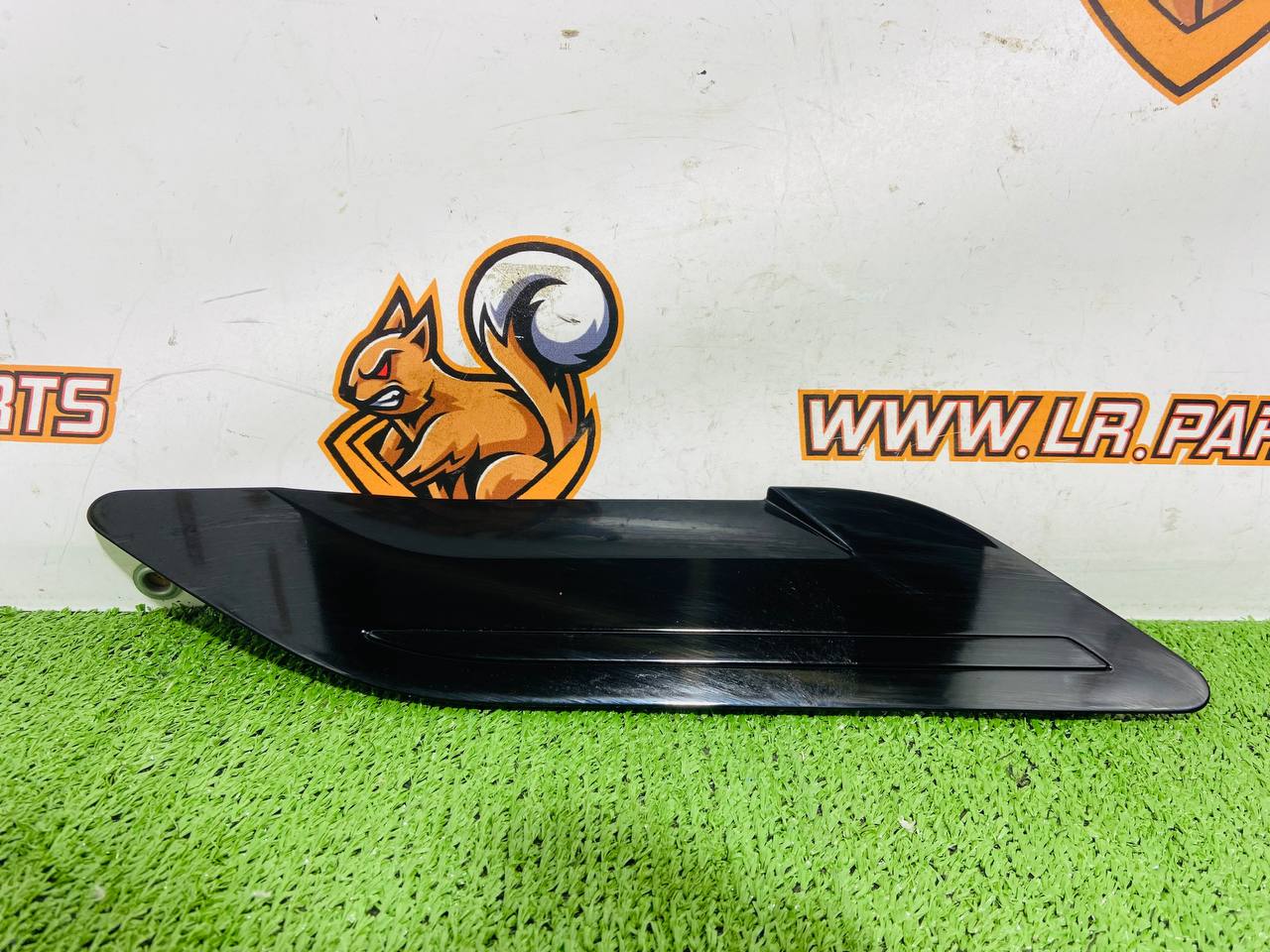 LR114466 Hood air intake left Range Rover Evoque New L551 (2019-) USED cost 60 € in stock 1 pcs.