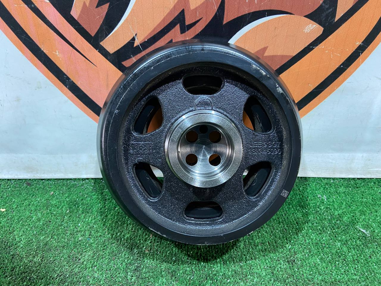 LR121747 Crankshaft pulley 3.0TD, 3.0IE ingenium Range Rover Sport L494 (2014-2022) used cost 150 € in stock 1 pcs.