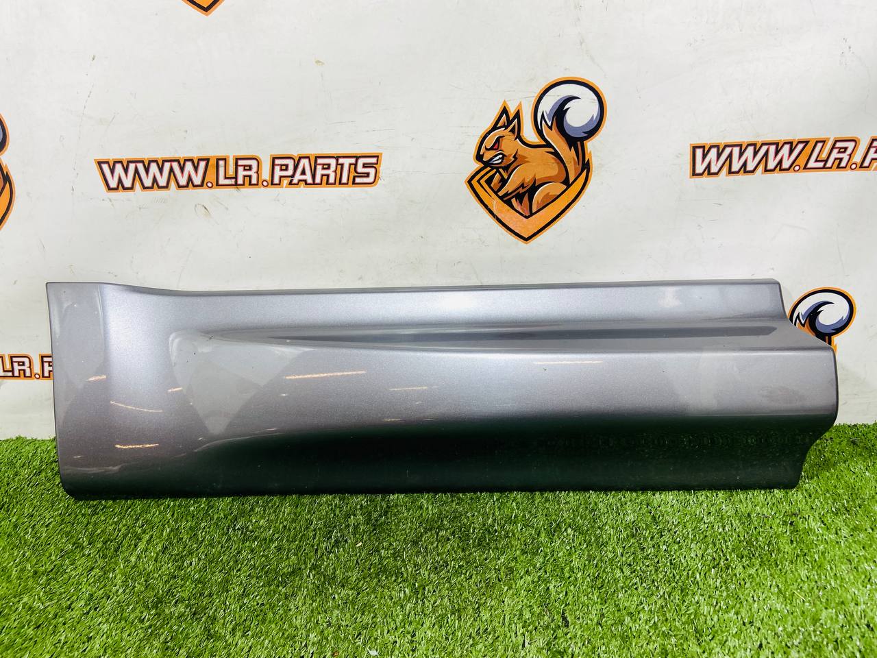 LR125992 Rear right door molding Range Rover Sport L494 (2014-2022) Used - Image 25