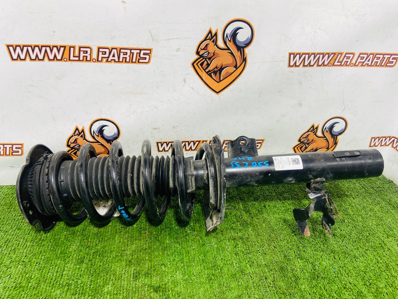 LR126237 Shock absorber front right Land Rover Discovery Sport L550 (2015-) Used cost 180 € in stock 1 pcs.