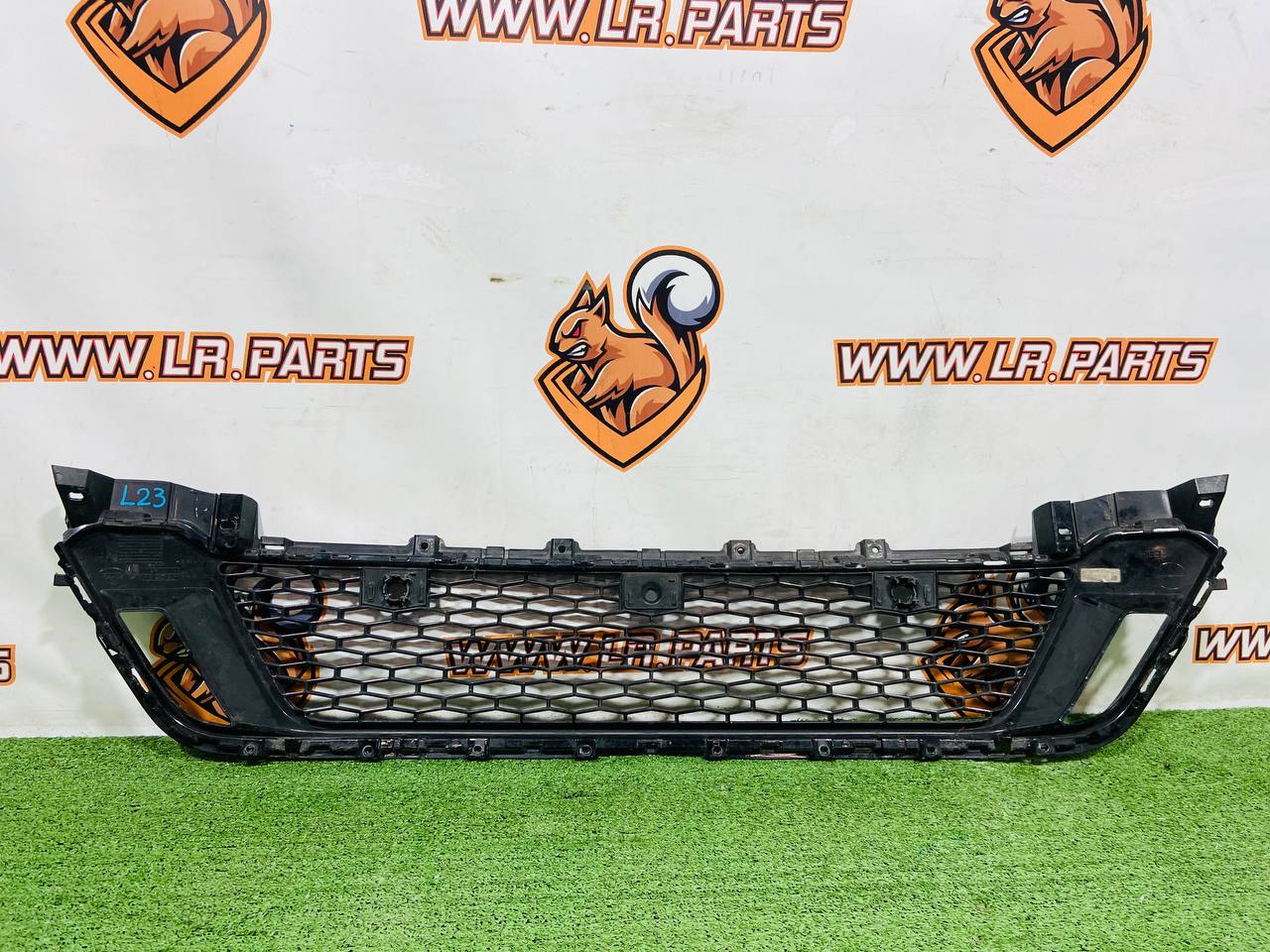 LR127551 Front Bumper Grille Land Rover Discovery Sport L550 (2015-) Used cost 250 € in stock 1 pcs.