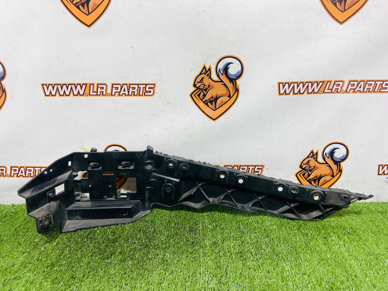LR128160 Rear Left Bumper Bracket Mount Range Rover Sport L494 (2014-2022) Used - Image 12