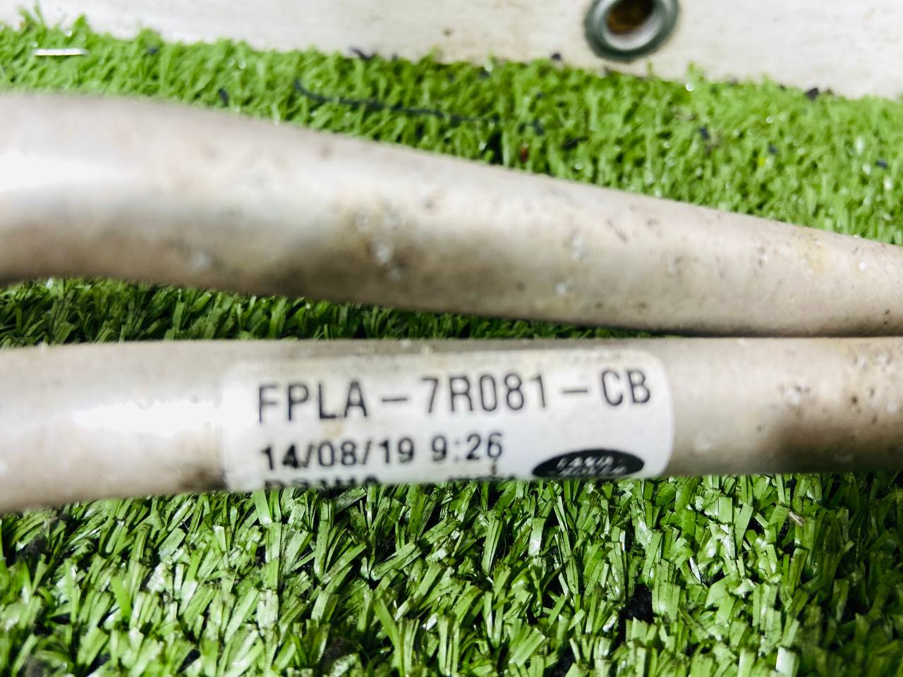 LR128181 Oil cooler pipeline Range Rover Sport L494 (2014-2022) Used cost 75 € in stock 2 pcs.