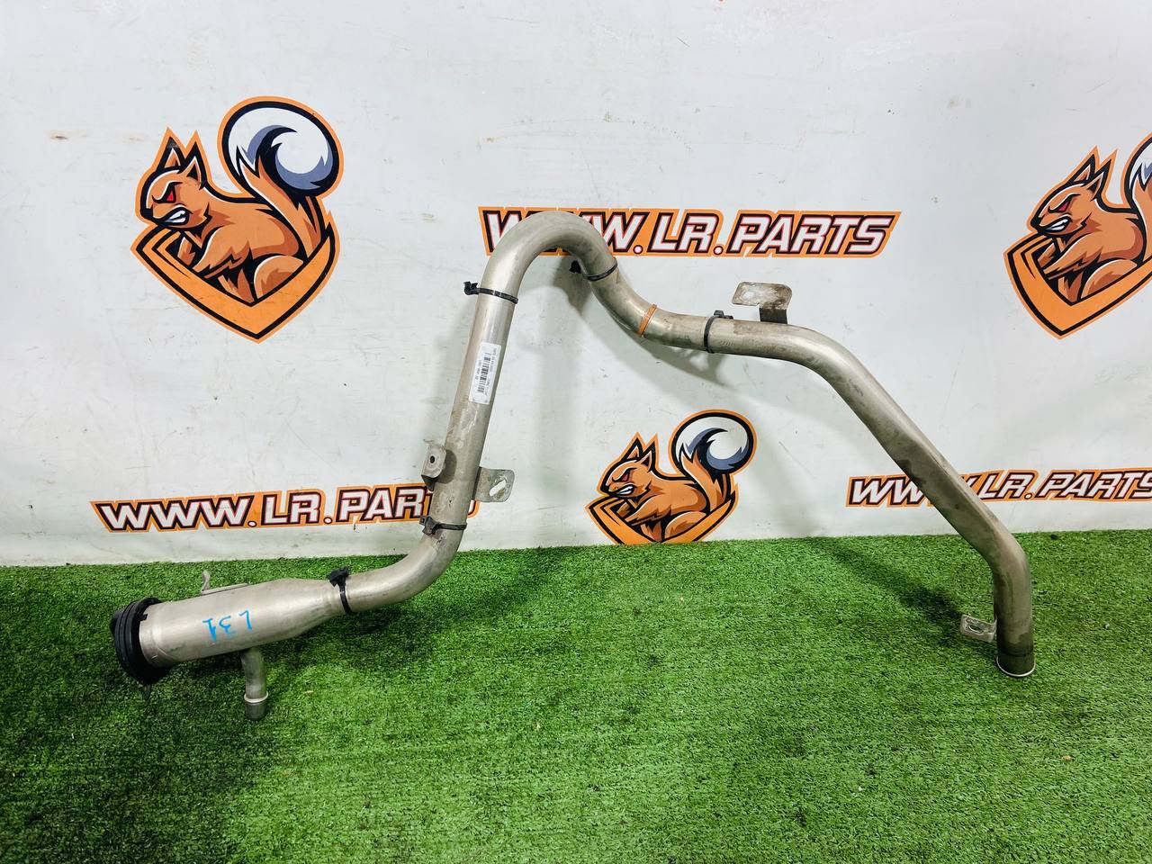 LR128359 Filler neck of the fuel tank Land Rover New Defender L663 (2020-) Used cost € in stock 1 pcs.