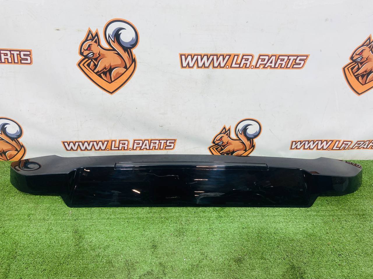 LR131685 Rear Spoiler Land Rover New Defender L663 (2020-) Used cost € in stock 1 pcs.