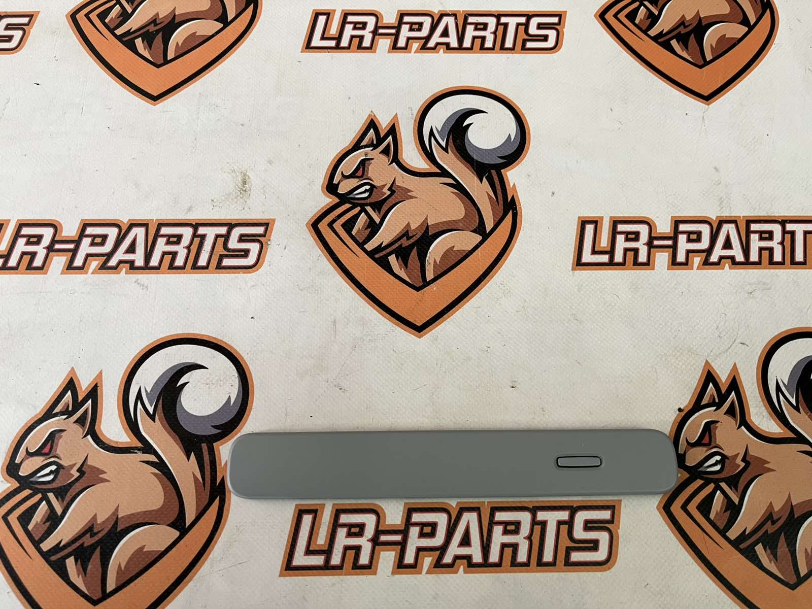 LR135280 Door Handle Cover Rear Right Range Rover Velar cost 25 € in stock 1 pcs.