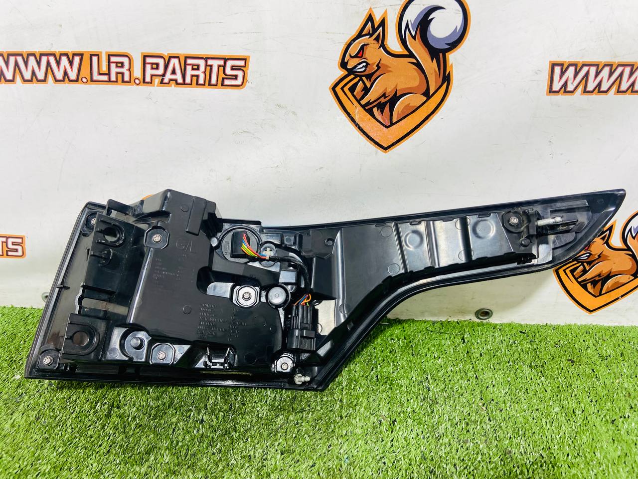 LR136857 Rear left wing light for 2018-rest Range Rover Sport L494 (2013-2023) Used - Image 25