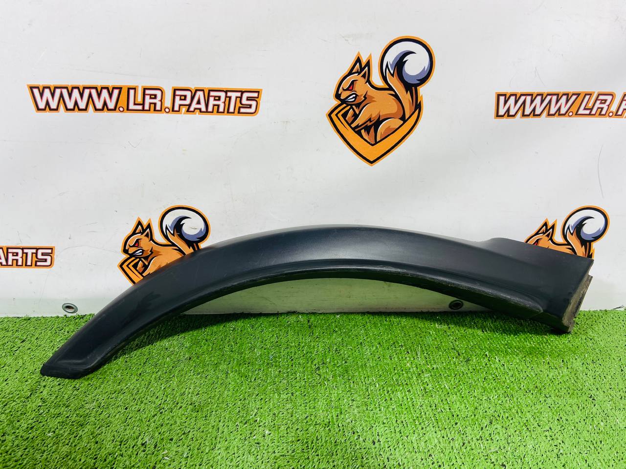 LR136888 Rear wheel arch molding right Range Rover Evoque New L551 (2019-) Used cost 50 € in stock 2 pcs.