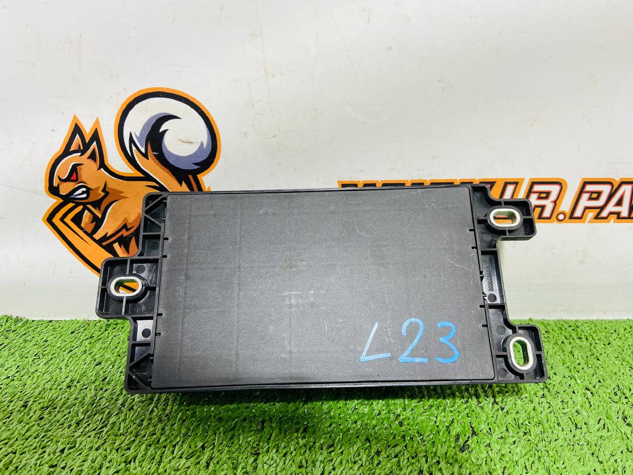 LR137652 Fuse box cargo compartment LAND ROVER DISCOVERY SPORT L550 2015- Used cost 75 € in stock 1 pcs.