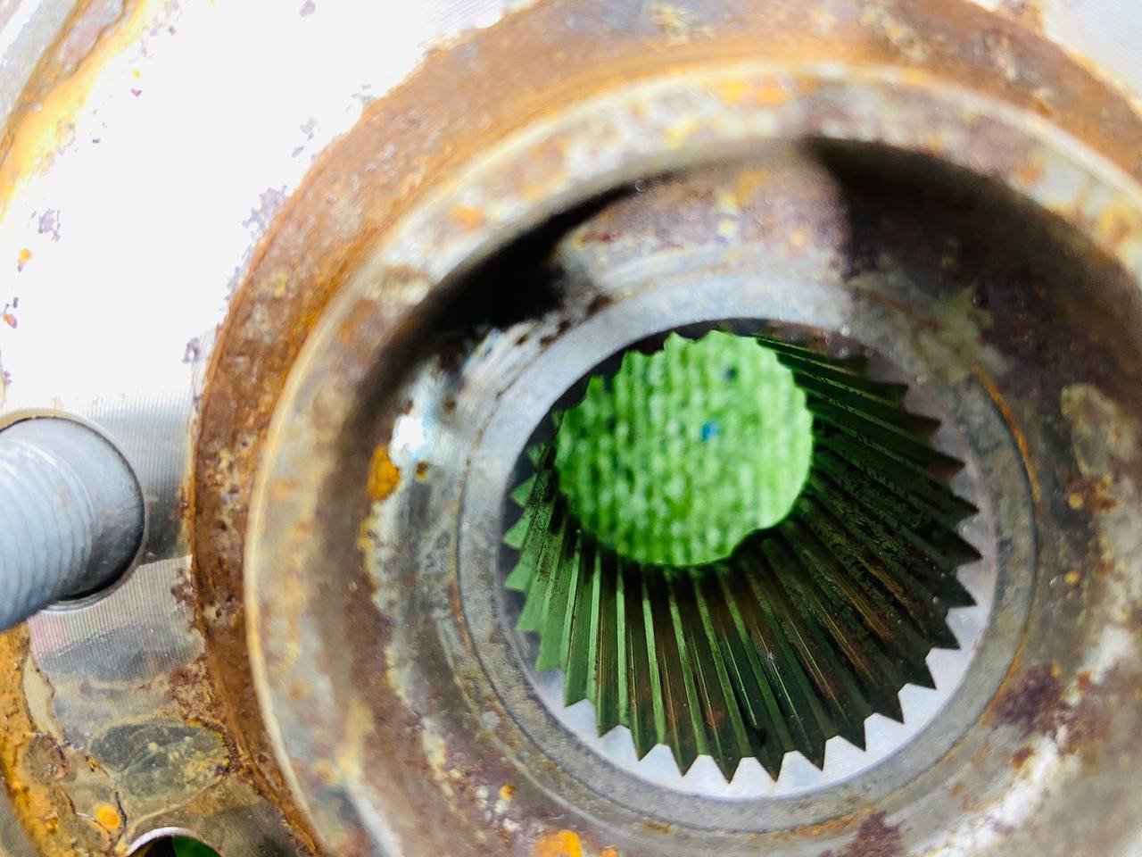 LR138443 Front left swivel fist (hub) Range Rover Velar L560 (2018-) Used - Image 24