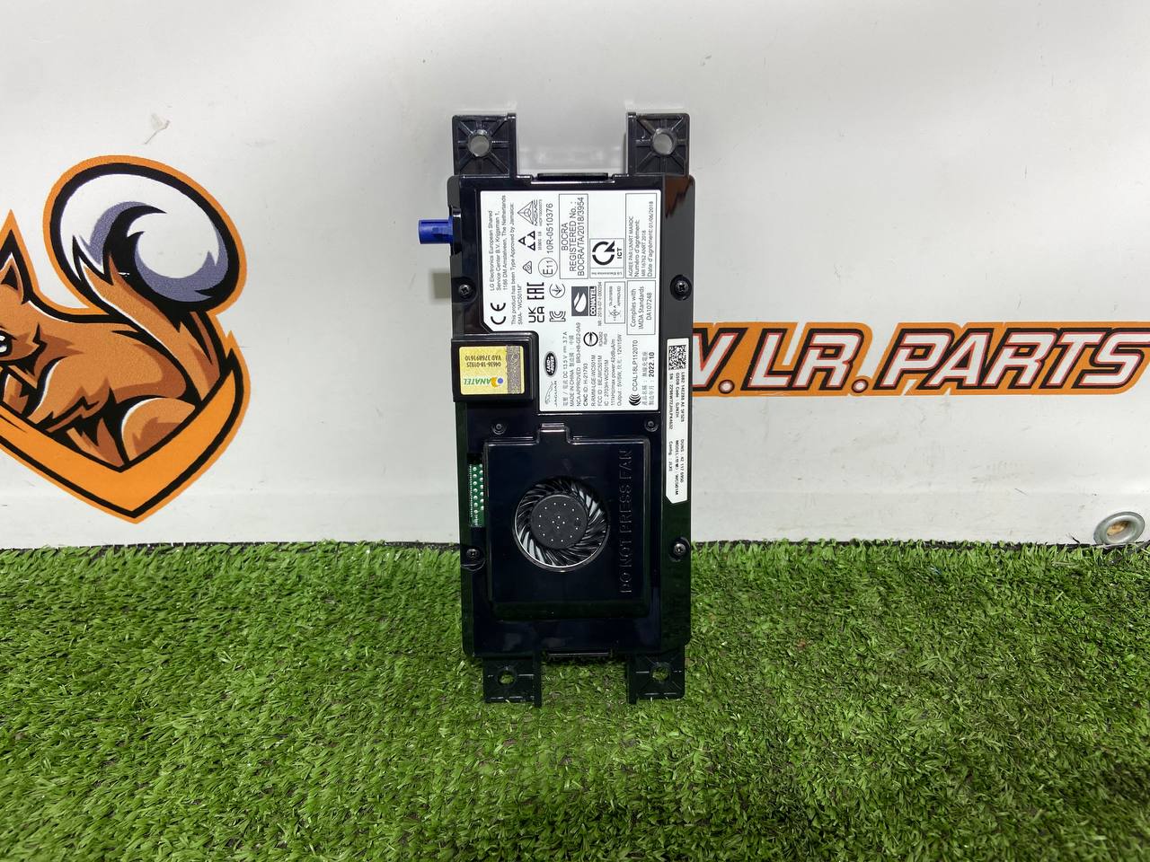 LR145262 Wireless charging device for Land Rover Discovery 5 L462 (2017-) Used - Image 22