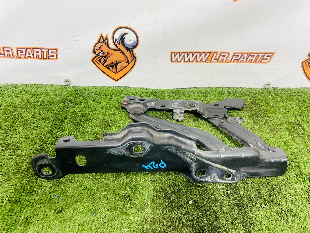 LR151891 Left hood loop Range Rover Sport L461 (2023-) Used - Image 16