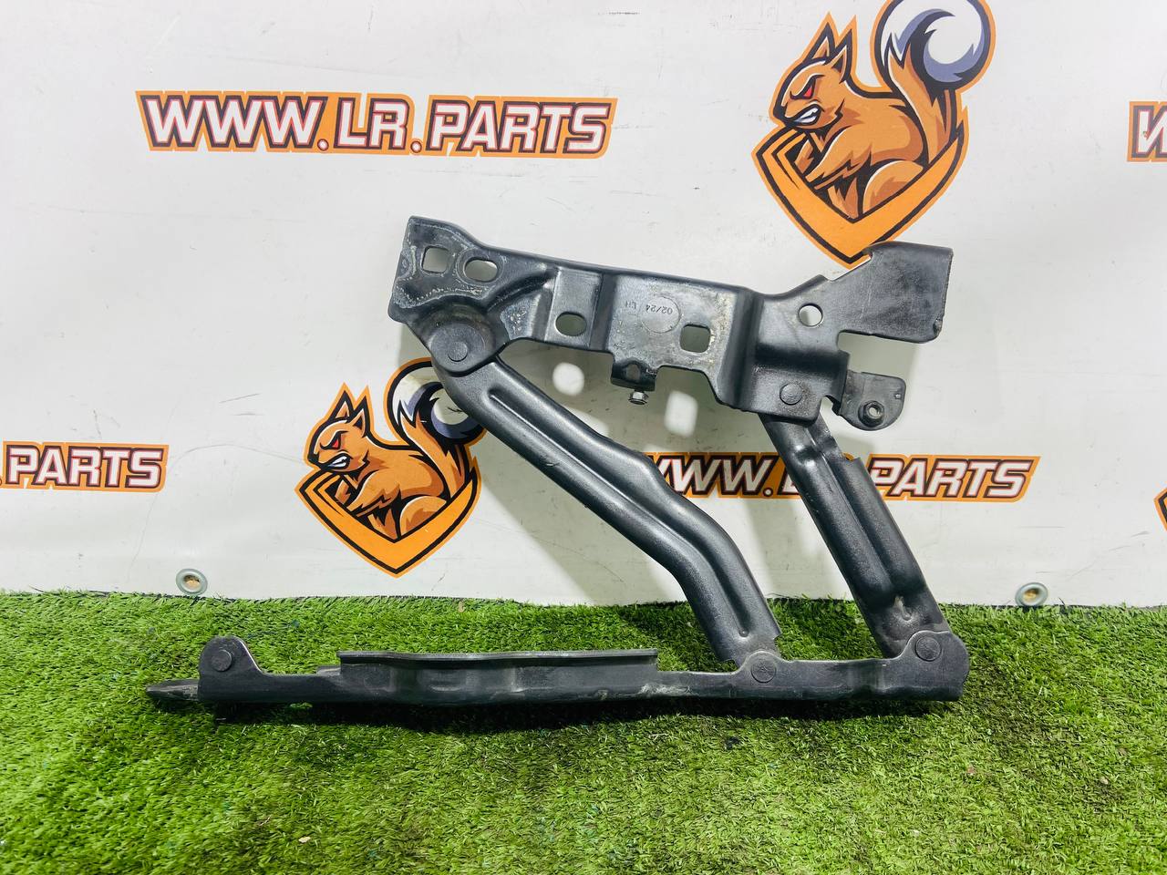 LR151891 Left hood loop Range Rover Sport L461 (2023-) Used - Image 17