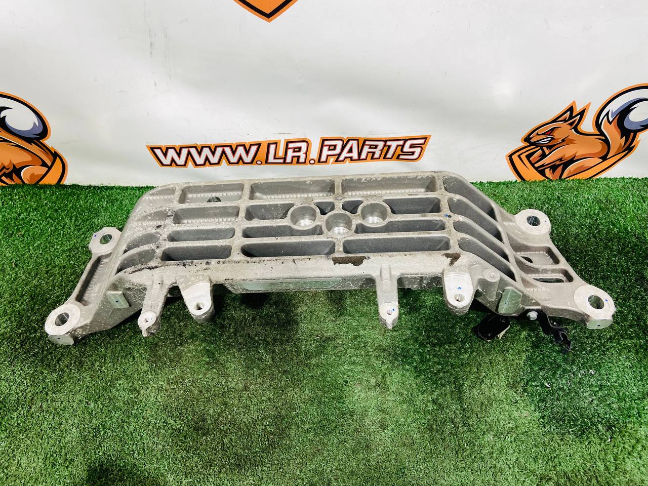 LR151956 Support beam of the automatic transmission for Range Rover Sport L461 (2023-) Used cost 150 € in stock 3 pcs.