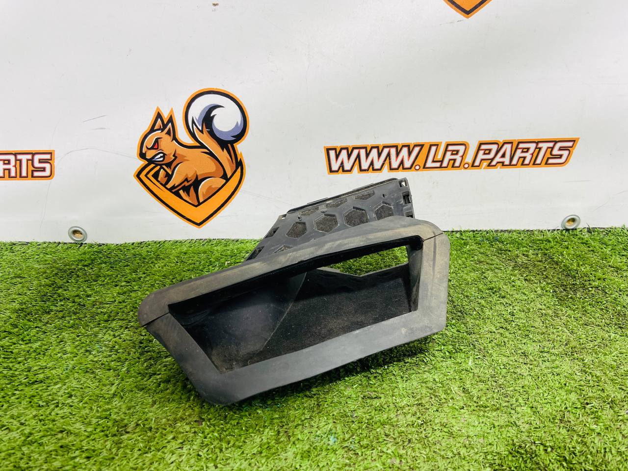 LR152135 Air intake of the right air filter Range Rover Sport L461 (2023-) Used cost 200 € in stock 4 pcs.